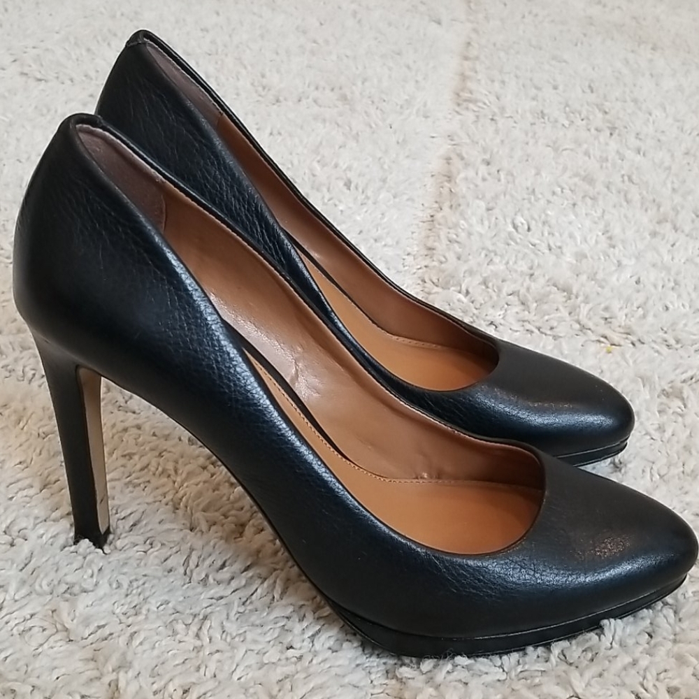 Banana Republic black leather pumps